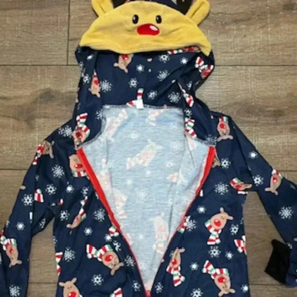 Reindeer One Piece Lounge Wear Pajamas Set Of 3 Family Dad Mom And 18 Months EUC - Picture 11 of 12